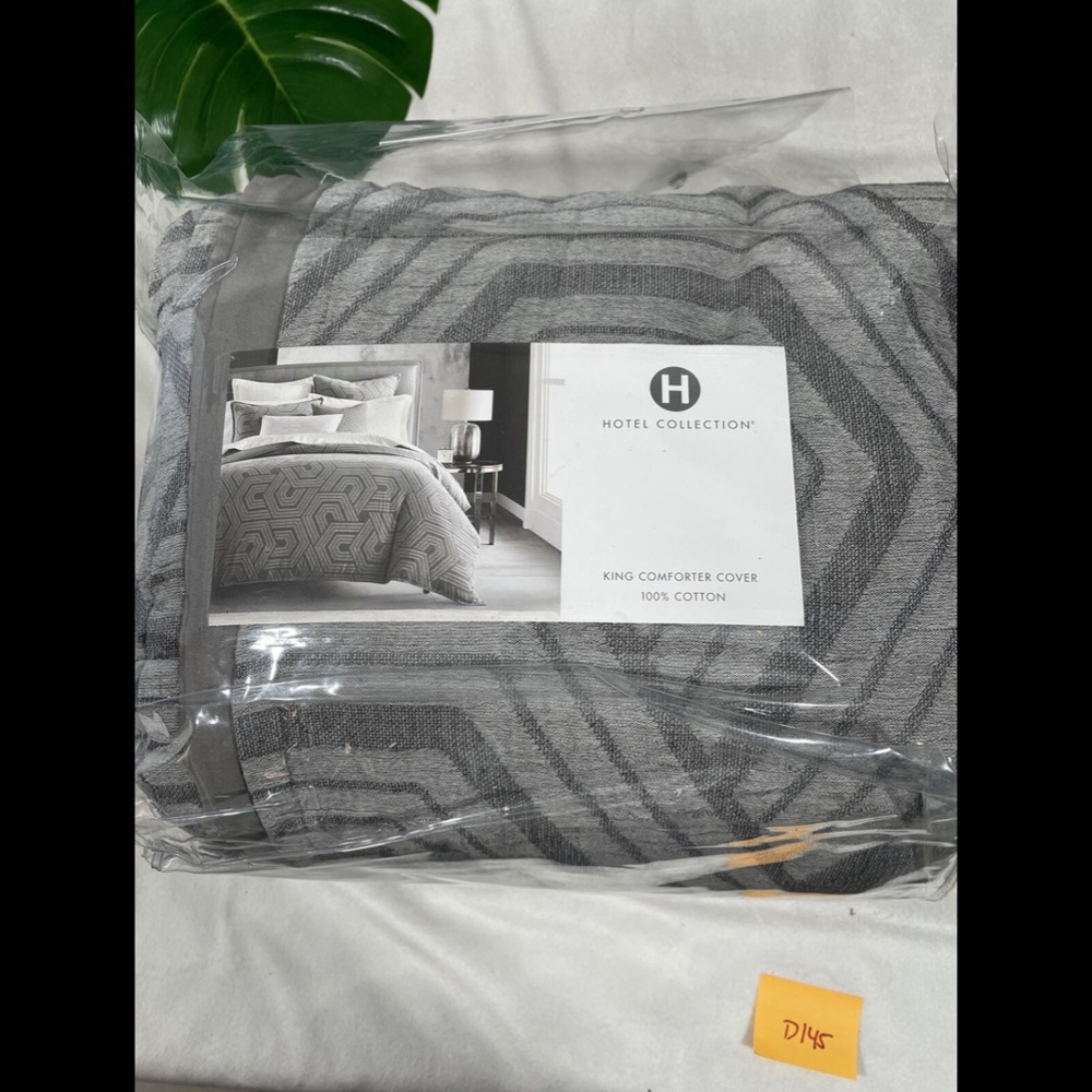 NIB Hotel Collection Textured Hexagon King Duvet Only in Grey
